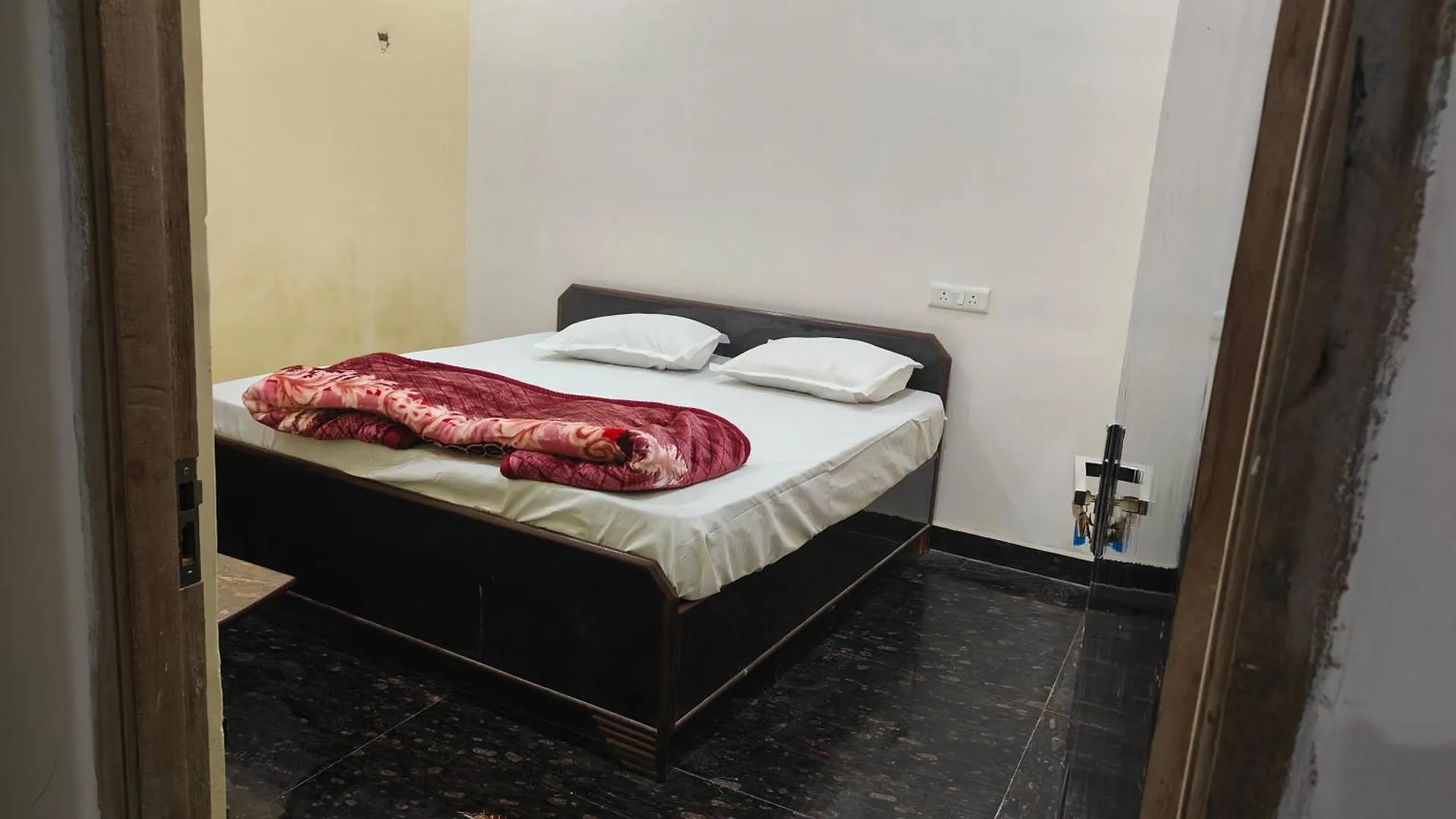 Sky Inn Paying Guest House Βαρανάσι